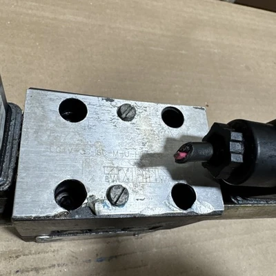USED Vickers DG4V-3S-6C-M-U-HL7-60-EN490