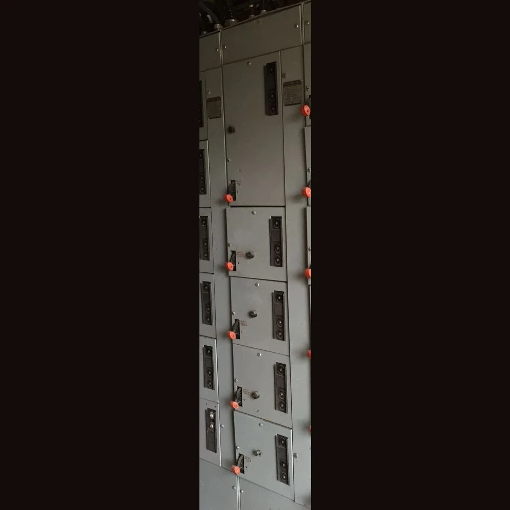 General Electric 600 Volt 8000 Line MCC Section