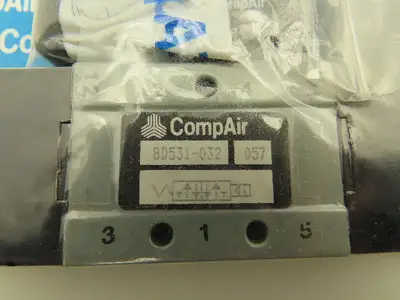 CompAir 8D531-032 Pneumatic Solenoid Valve 5-Port 2-Pos 115/240V