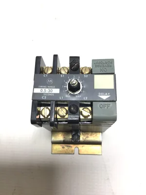 Allen-Bradley 852S-NSB Solid State Timing Relay 0.5-30 Sec Line 110-120V 50/60Hz