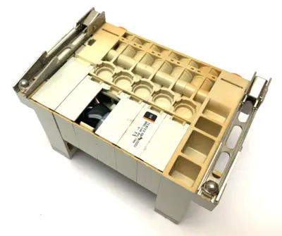 VV5Q11-05N3FS0-D0RS | SMC  Plug In Manifold Assembly 5-Port - Used