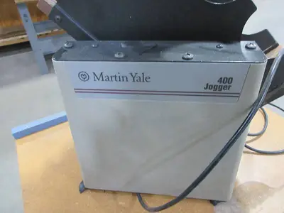ROLLING METAL TABLE WITH PAPER JOGGER