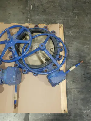 LOT OF 2 BUTTERFLY VALVES, KEYSTONE