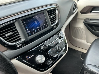 USED 2020 CHRYSLER VOYAGER