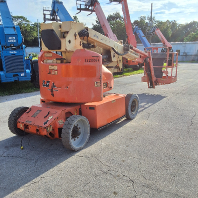 USED 2011 JLG E400AJPN