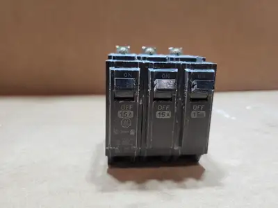 15 Amp, 3 Pole, 240 Volt Circuit Breaker THHQB32015