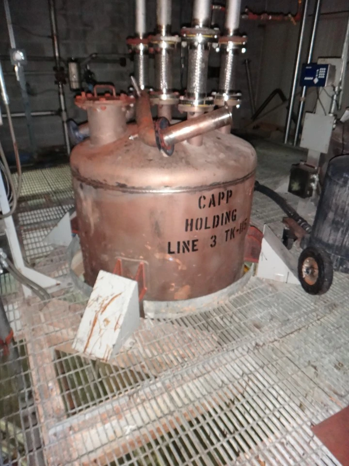 664 Gallon 304 Stainless Vertical Tanks with Load Cells