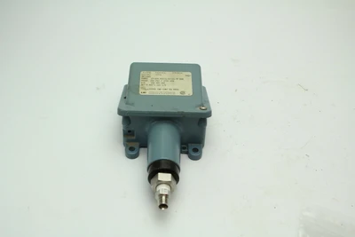 Used United Electric Controls H100 358 Pressure Switches California US | Davliegogo LLC #1705243