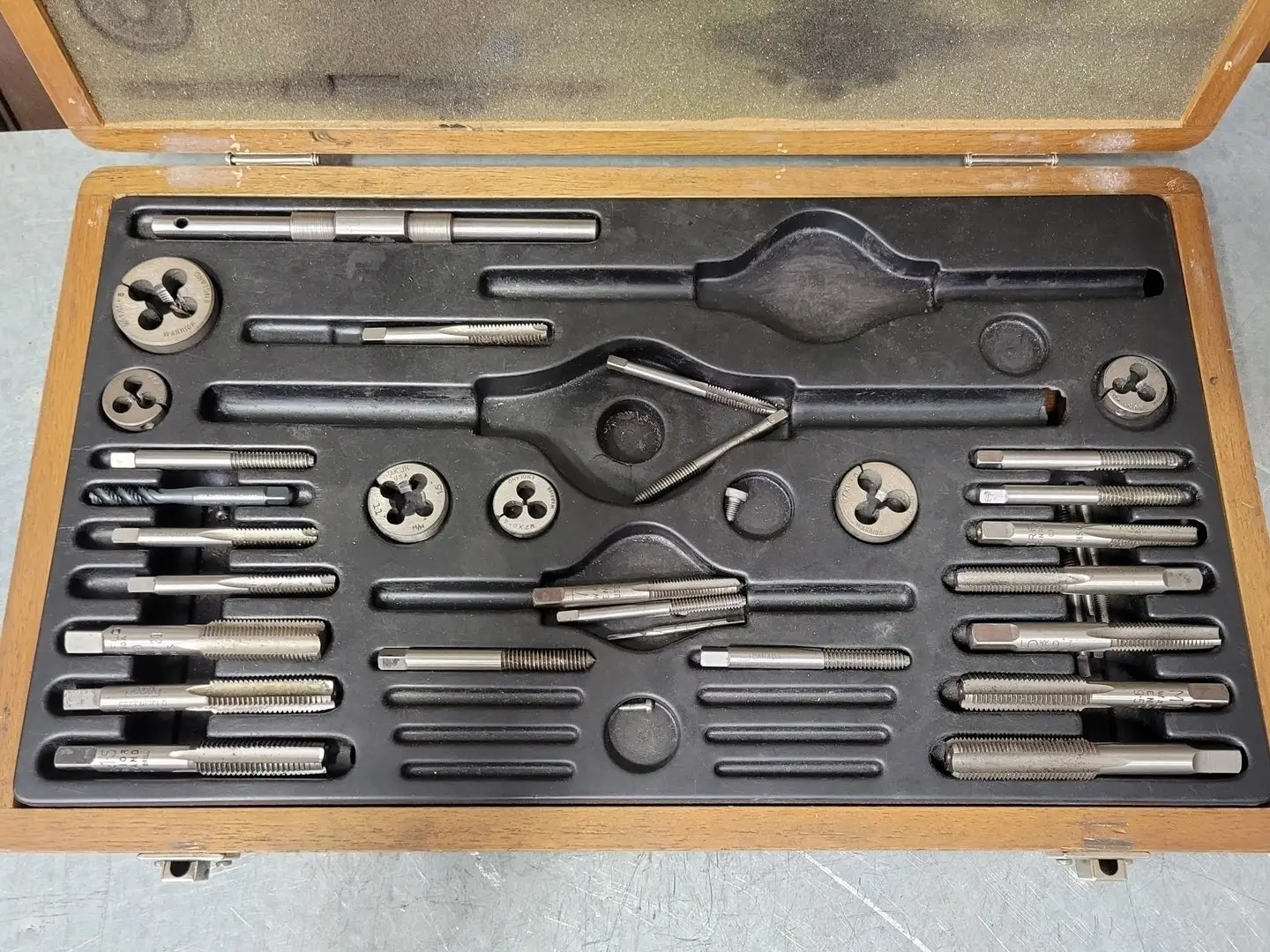 Hand Tap and Die Set