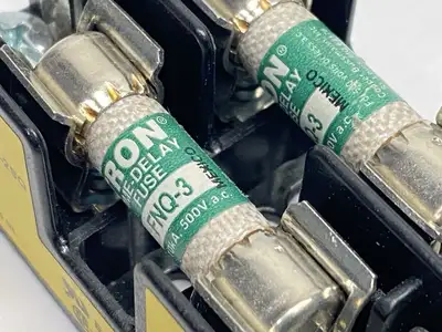 USED BUSSMANN 2-POLE MIDGET FUSE BLOCK 30A 600V W/ TRON FNQ-3 FUSES