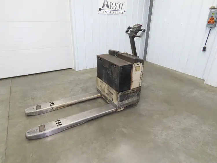 Used CROWN _UNKNOWN_ Pallet Lifters Indiana US | Arrow Industrial #762367