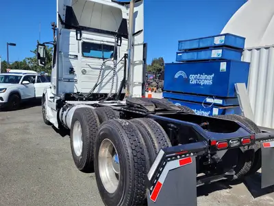 USED 2017 VOLVO VNL64T300