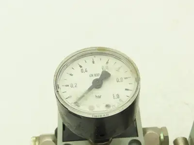 Numatics R22KG021 Pneumatic Air Pressure Regulator 1/4" NPT Ports Gauge Lot of 6