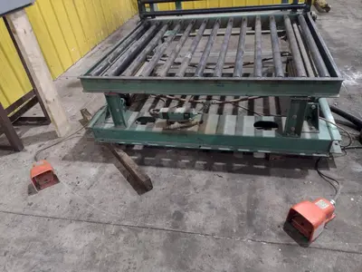 60" x 48" ROACH PNEUMATIC LIFT & TILT UPENDER / TABLE WITH ROLLER CONVEYOR : YOBRO #24710
