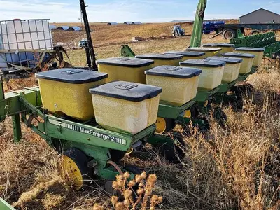 USED JOHN DEERE 7100 MAXEMERGE 2