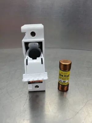 Cooper Bussmann CH30J1 600VAC 30A Fuse Holder w/LP-4SP Time Delay Fuse. 4D-20