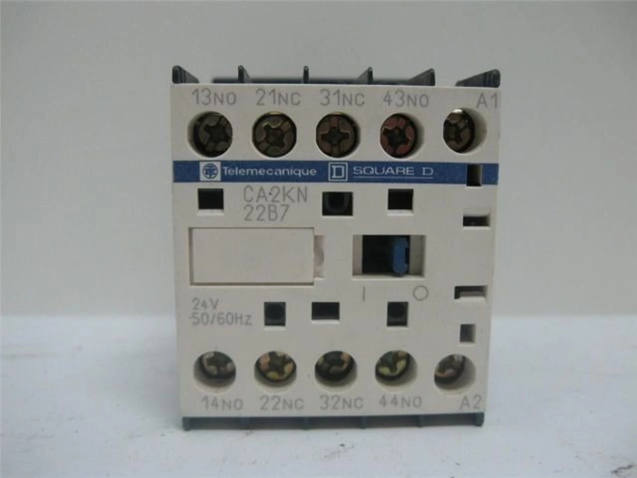 USED TELEMECANIQUE CA2KN22B7