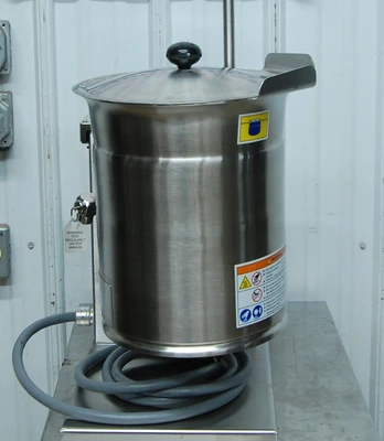 142-0165 Cleveland KET-3-T 3 Gallon Steam Jacketed Tilt Electric Soup Kettle