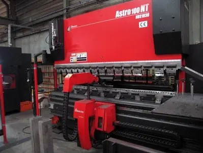 USED AMADA ASTRO 100T X 3220 CNC ROBOT BENDING CELL
