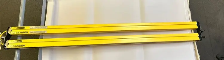 Used BANNER ENGINEERING SLSCR14-1050P8 / SLSCE14-1050P8 Sensors | Surplus Asset Holdings #1227438
