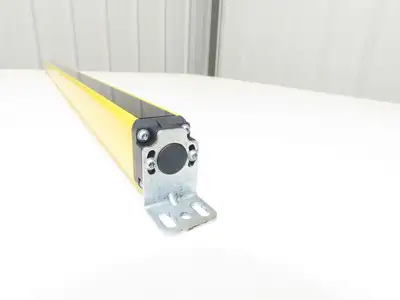 Schmersal SLC440COM-ER-0890-14 Safety Light Curtain Transmitter Only