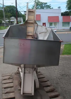 SPC8757  Elevator Automatic Parts Feeder cap feed hopper elevator CS, 70" discharge height