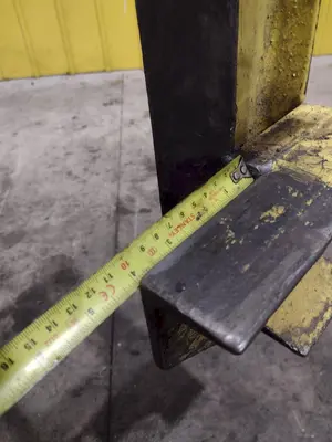 3,000 LBS CALDWELL MOTORIZED COIL GRAB LIFTER: STOCK #22717