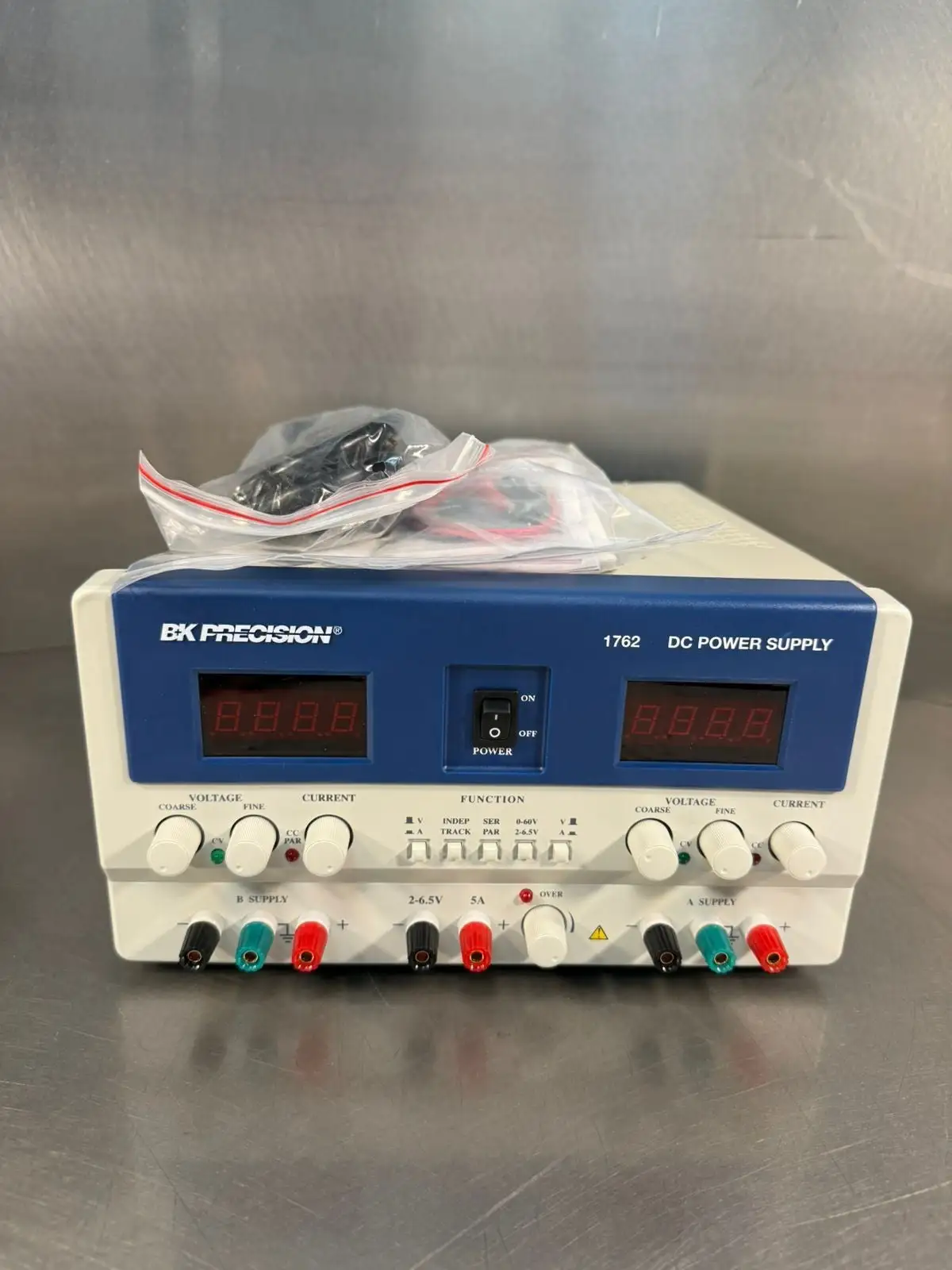 B&k Precision 1762 - Triple Output DC Power Supply (10.3.1)