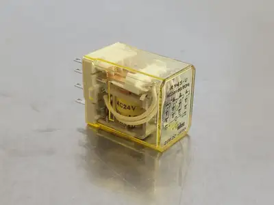 NEW IDEC RY4S-UAC24V