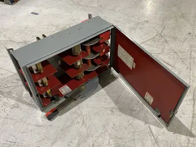 USED SCHNEIDER ELECTRIC, SQUARE D SER. E1 FUSIBLE PANELBOARD SWITCH UNIT 400A 3-POLE NO FUSES