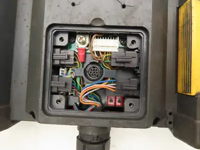 Idec HG2R-SS62BH-MK1260 Robot Teach Pendant Display With E-Stop & Cord *Photos