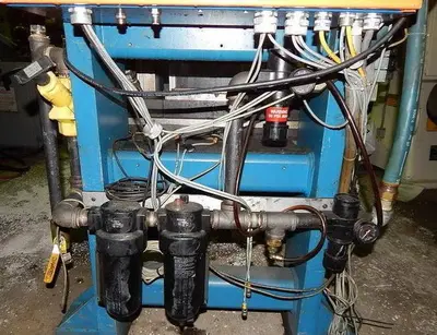 90 Ton FARGER & JOOSTEN MULTIPOWER Air/Oil Press