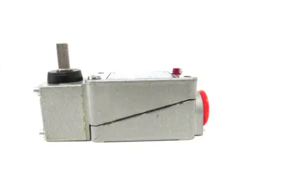 NEW TELEMECANIQUE C4BLJK05 LIMIT SWITCH