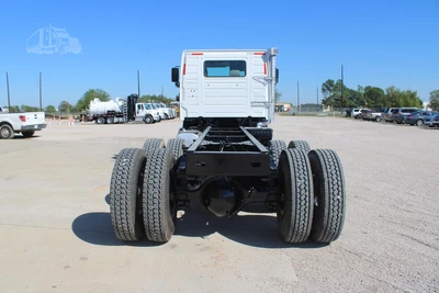 Used 2014 VOLVO VHD64B200 Cab Chassis trucks Texas US | Roll Off Truck World #1491961