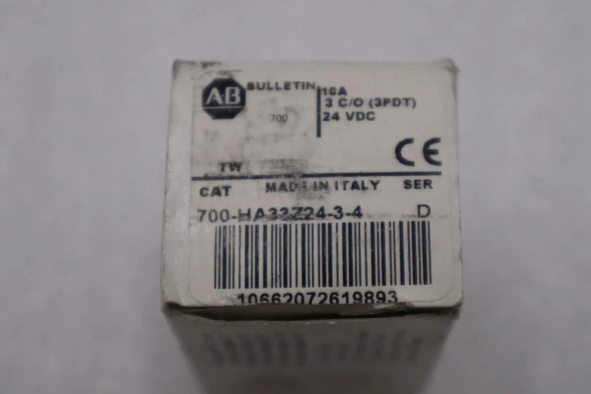 LOT OF 2 - NEW Allen Bradley 700-HA33Z24-3-4 Series D STOCK H329A