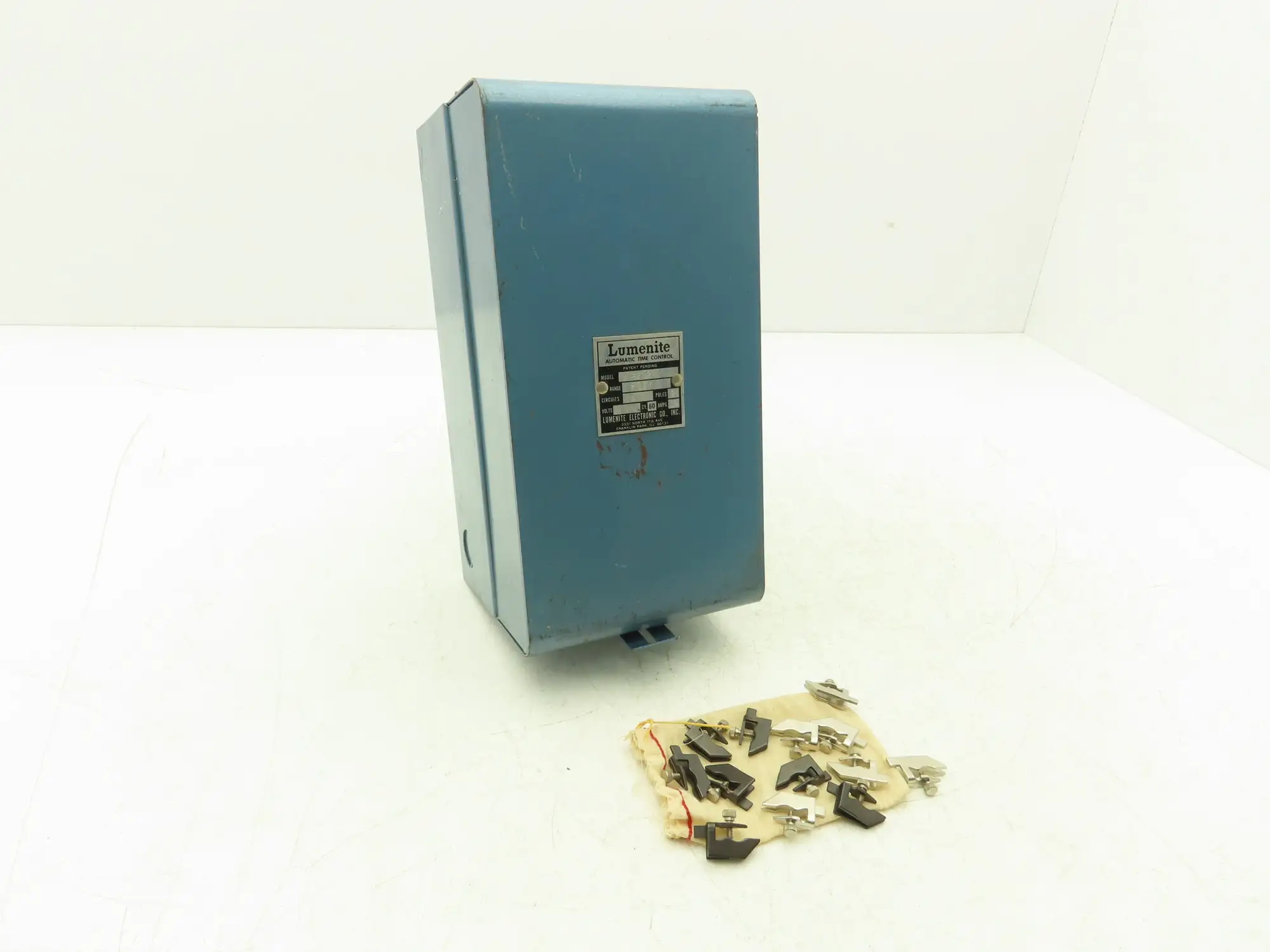 Lumenite Electronic W-222N Automatic Time Control 7 Day 220V 60Hz 15 Amp Vintage