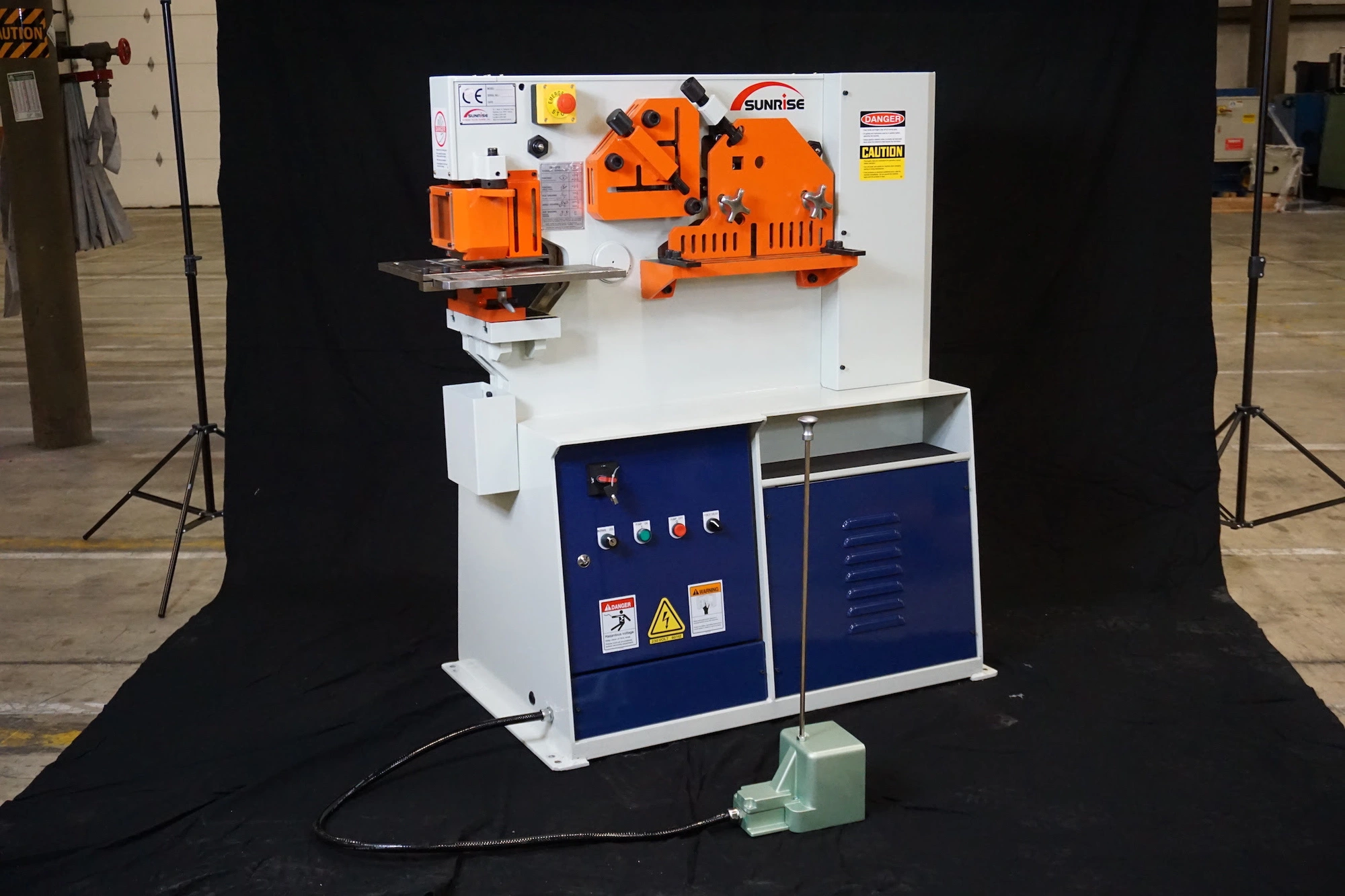 NEW "IN STOCK" 60 TON 220v single phase HYDRAULIC IRONWORKER NEW 4 STATION 3 YEAR WARRANTY CALL NOW 1 800 888 4312 BEST MACHINE ON THE MARKET