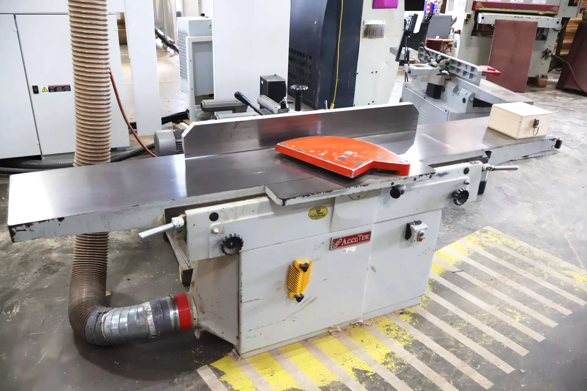 Used Accutek J-1681 Woodworking Jointers British Columbia CA | Coast Machinery Group #1275716