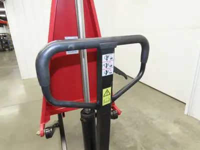 Uline H-5442 Manual Narrow Pallet Lifter 3000lb Jack 46" Long 31" Lift Height