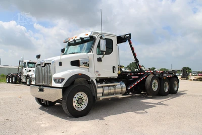 New | in-Stock 2027 WESTERN STAR 47X Hooklifts & Roll-Offs Texas US | Roll Off Truck World #1492010