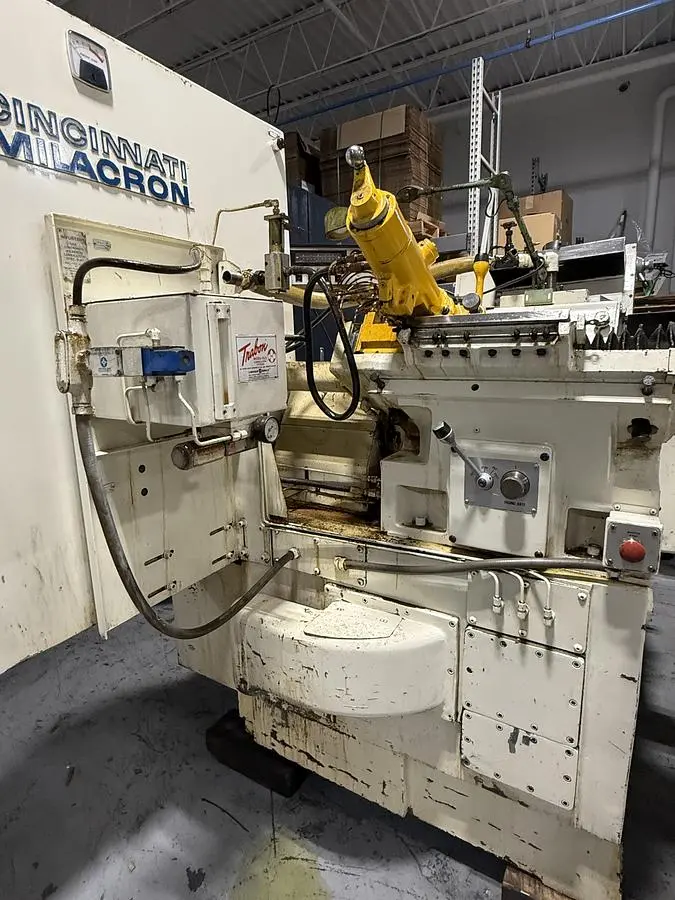 Used 1982 CINCINNATI MILACRON 220-8 Centerless Grinders Minnesota US | Source Machinery Sales #1541222