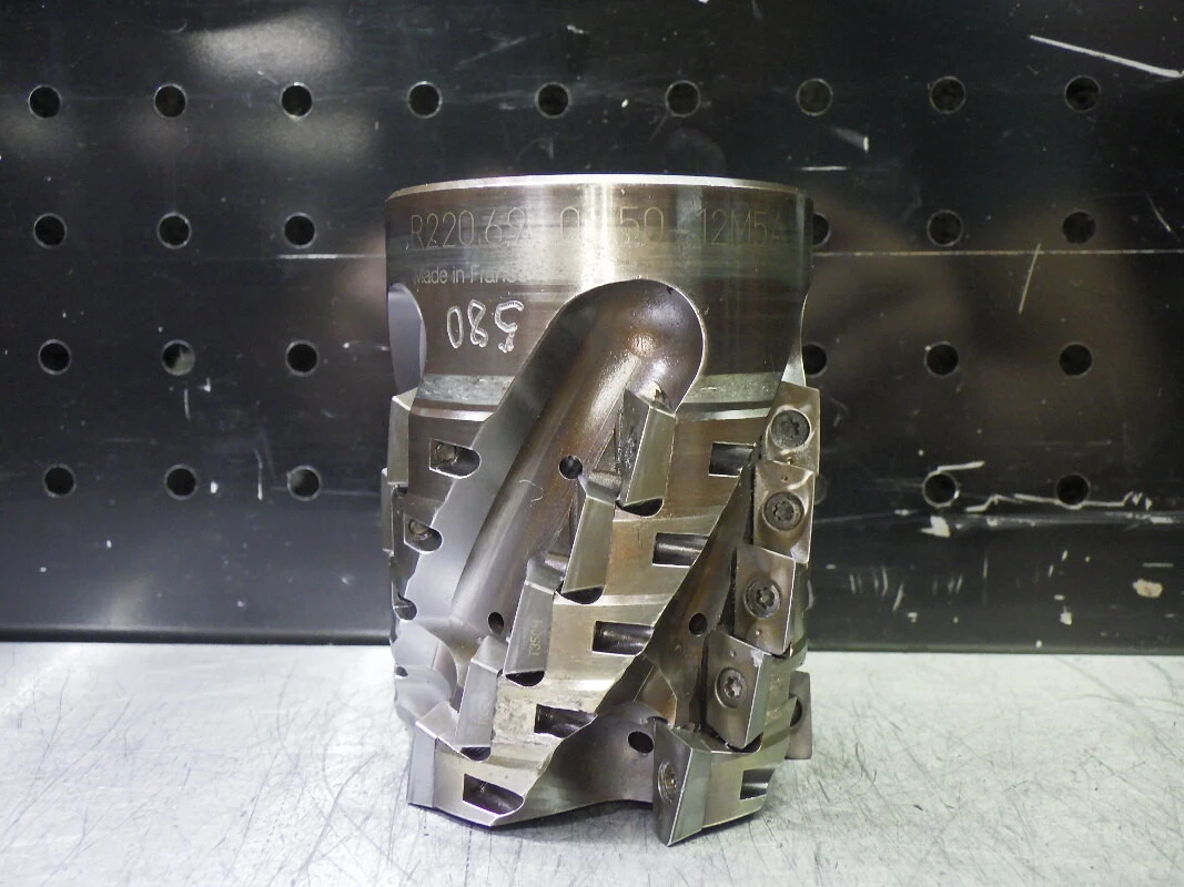 Carboloy 2.5" 5 Flute Milling Cutter 1" Shank R220.69-02.50-12M5A (LOC2908B)