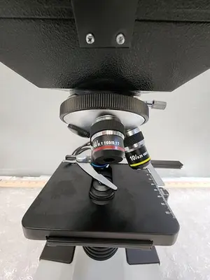 SPLIT FIELD MICROSCOPE WITH EYE PIECES, 4X4 ILLUMINATED STAGE, 3 OBJECTIVES