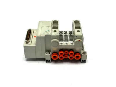 SMC VV5QC11-03N7FD0-D0S Plug In Manifold Base 3-Station w/ Din Rail Mount - Used