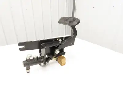Hyster E80XN Forklift Brake Pedal & Master Cylinder & Bracket Assembly