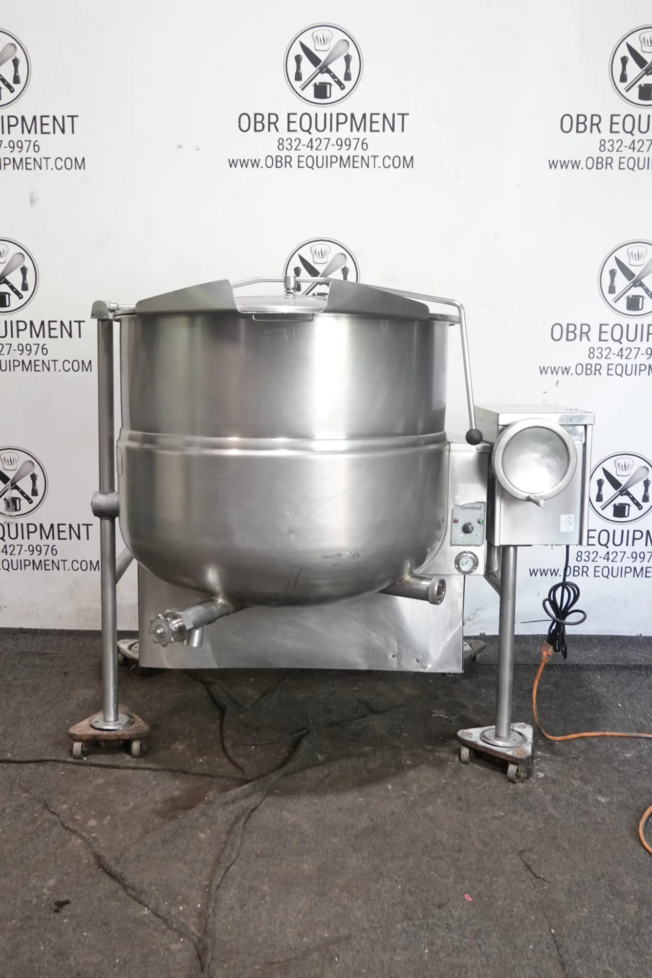 CLEVELAND 80 GALLON NATURAL GAS STEAM JACKETED KETTLE MODEL KGL-80-T