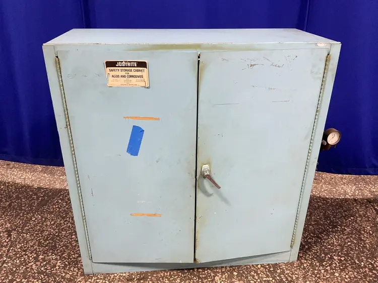 Used JUSTRITE _UNKNOWN_ Cabinets Ohio US | HGR 24 #1427522