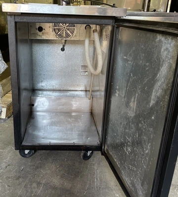174-0073 True TDD-1-HC 24" Kegerator Self Contained Beer Dispenser