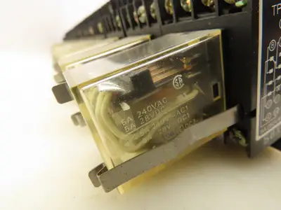 Omron MY4N Socket Relay TP514X2 5A 110V w/Base Lot of 17