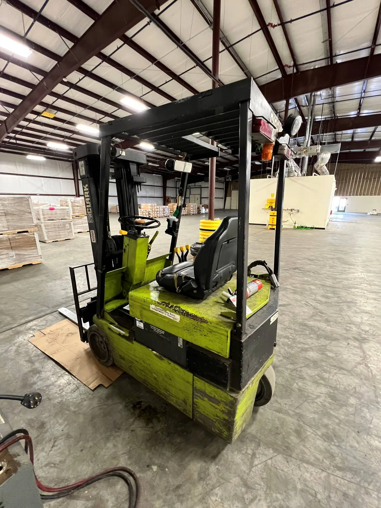 USED 2000 CLARK TM17 TYPE E